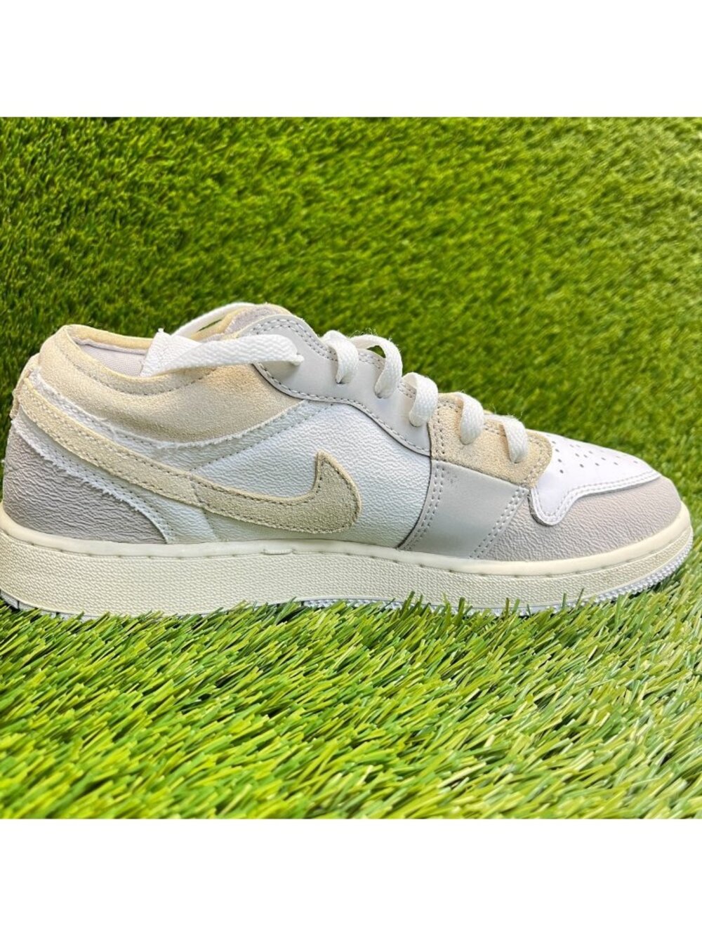 Nike Air Jordan 1‎ Low Boys Size 7Y White Gray Athletic Leather Shoes Sneakers
